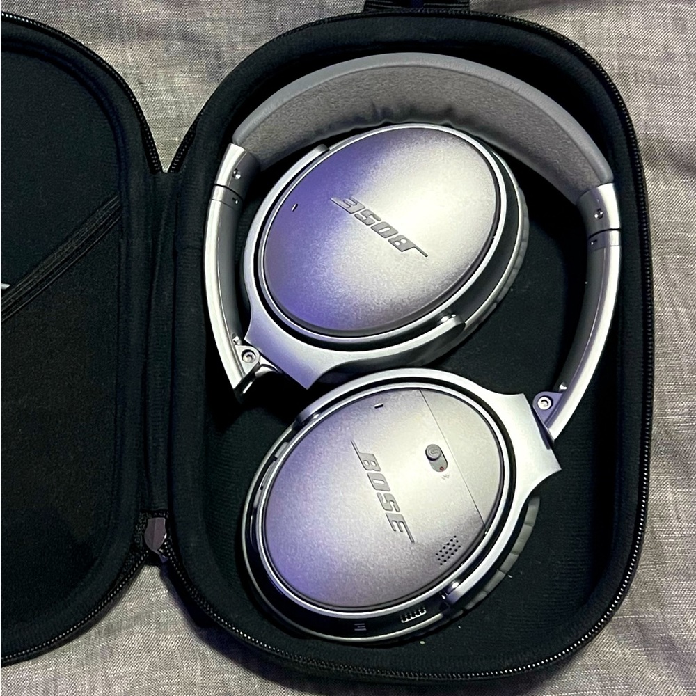 Bose QuietComfort 35 Series II QC35 Wireless Noise Cancelling Headphones Silver